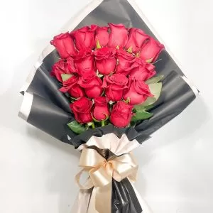 Buquê com 18 rosas importadas